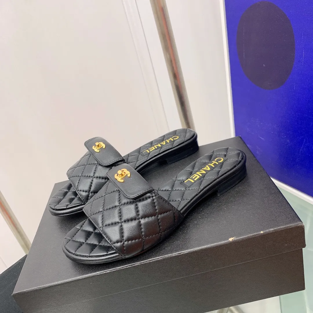 👟👟Ex-factory price 360👟👟 Women's Shoe Factory Chanel/Chanel 2022 Spring and Summer New Flat Slippers Original 1:1 Development Counter Quality Exclusive Mold Customization Logo Available for Inspection at All Counters on the Internet Very Comfortable on the Feet and Feels Great! ✔️Fabric: Italian imported sheepskin + original hardware buckle ✔️Inner lining: The feet are made of imported sheepskin ✔️Outsole: Italian imported genuine leather outsole ✔️Number of yards: 35-40 (41 can be customized)